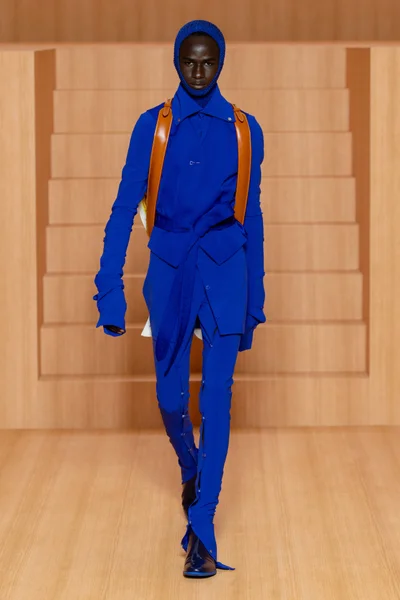 Look 19